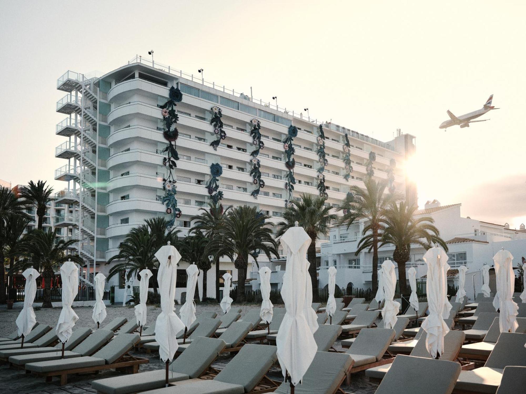 ウシュアイア イビサ ビーチ ホテル - アダルツ オンリー プラヤ・デン・ボッサ エクステリア 写真 The Standard, Miami Beach